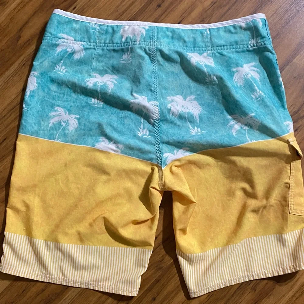 Reef Men's Palm Tree Printed Surfing Boardshorts/Swim Trunks Size Medium